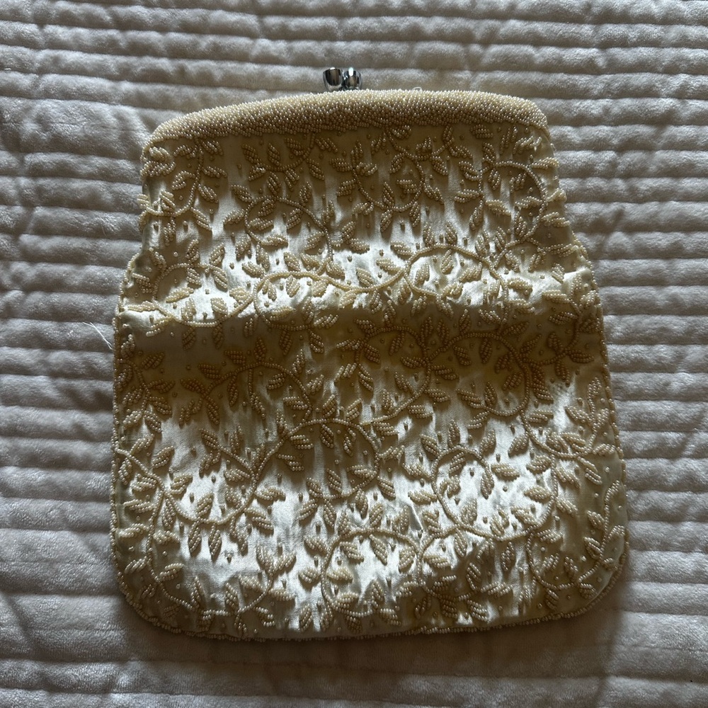 Vintage Elegant Cream Beaded Clutch - Picture 3 of 4